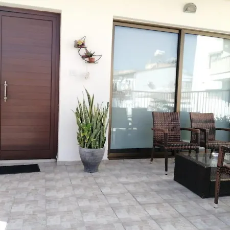 Extremely Comfy With Spacious Private Terrace 10min Walk To The & In Town Holiday home
