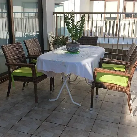 Extremely Comfy With Spacious Private Terrace 10min Walk To The & In Town * Larnaca