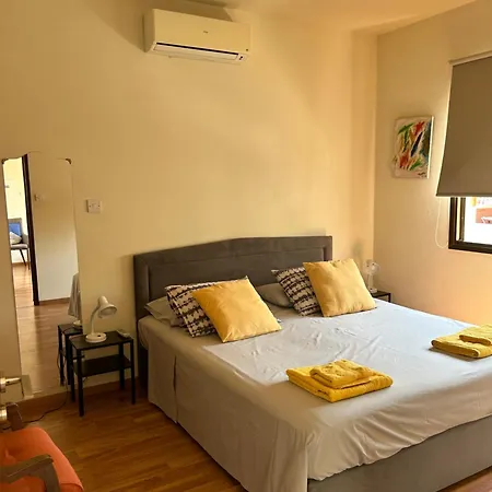Extremely Comfy With Spacious Private Terrace 10min Walk To The & In Town *