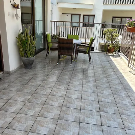 Extremely Comfy With Spacious Private Terrace 10min Walk To The & In Town Lárnaka