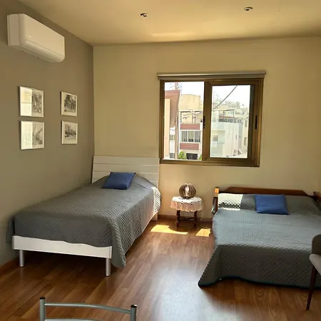 Extremely Comfy With Spacious Private Terrace 10min Walk To The & In Town * Larnaca