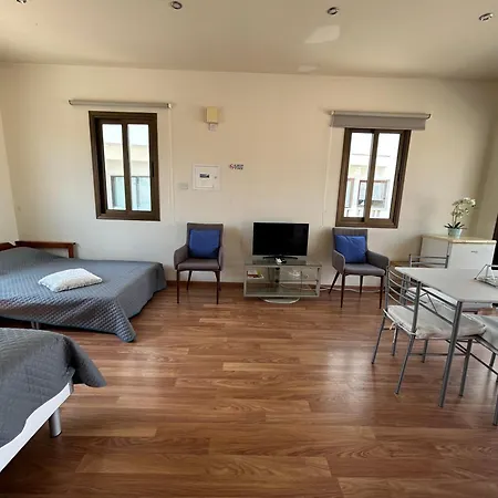 Extremely Comfy With Spacious Private Terrace 10min Walk To The & In Town Nyaraló