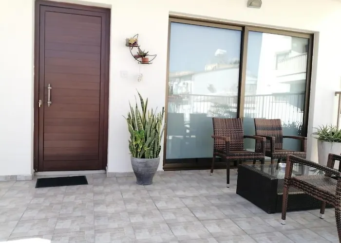 Extremely Comfy With Spacious Private Terrace 10min Walk To The & In Town Casa de Férias