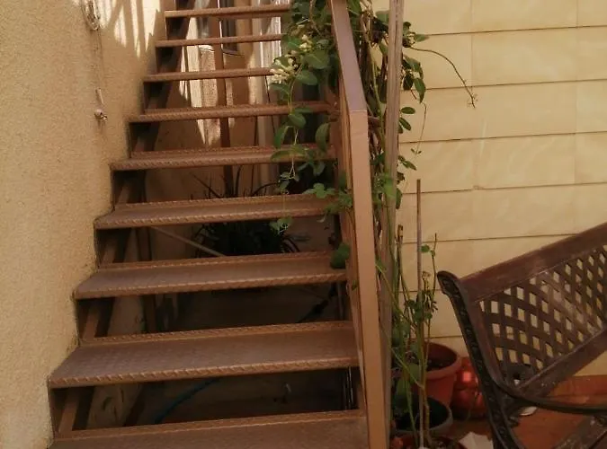 Casa de Férias Extremely Comfy With Spacious Private Terrace 10min Walk To The & In Town Larnaca