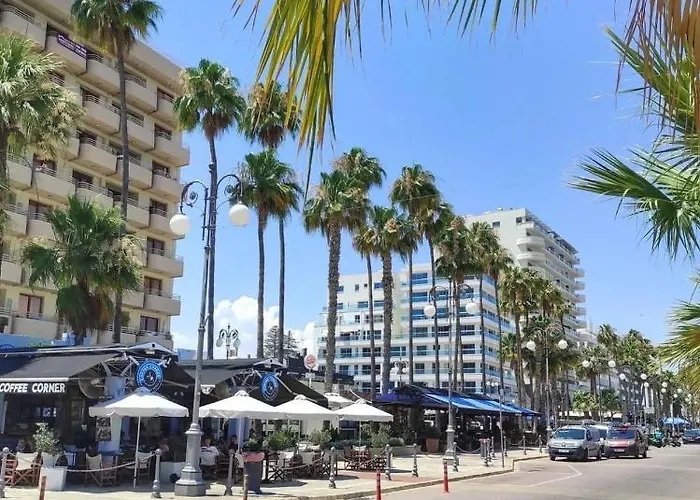 Extremely Comfy With Spacious Private Terrace 10min Walk To The & In Town *