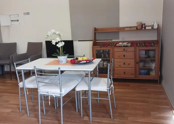 Extremely Comfy With Spacious Private Terrace 10min Walk To The & In Town * Larnaca
