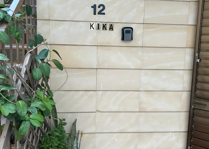 Casa de Férias Extremely Comfy With Spacious Private Terrace 10min Walk To The & In Town Larnaca