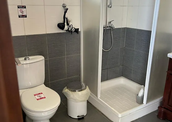 Casa de Férias Extremely Comfy With Spacious Private Terrace 10min Walk To The & In Town *