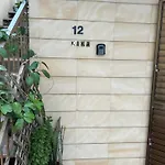 Nyaraló Extremely Comfy With Spacious Private Terrace 10min Walk To The & In Town Lárnaka