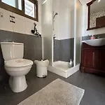 Extremely Comfy With Spacious Private Terrace 10min Walk To The & In Town Lárnaka