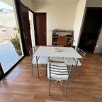 Nyaraló Extremely Comfy With Spacious Private Terrace 10min Walk To The & In Town Lárnaka