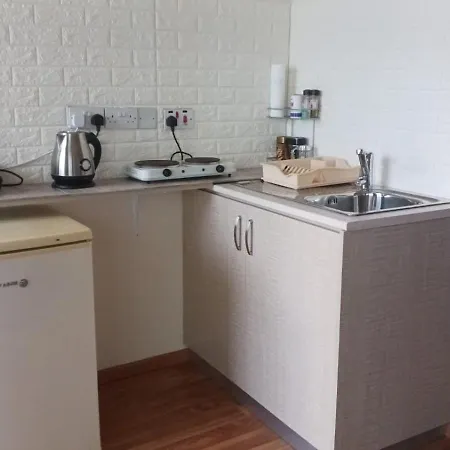 Extremely Comfy With Spacious Private Terrace 10min Walk To The & In Town Larnaca