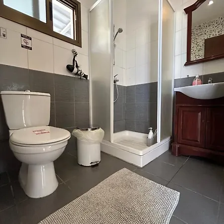 Extremely Comfy With Spacious Private Terrace 10min Walk To The & In Town ラルナカ