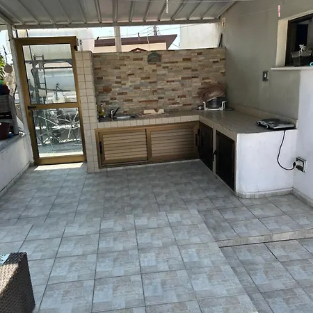 Extremely Comfy With Spacious Private Terrace 10min Walk To The & In Town Casa de Férias