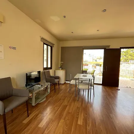 Hébergement de vacances Extremely Comfy With Spacious Private Terrace 10min Walk To The & In Town Larnaca