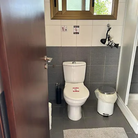 Extremely Comfy With Spacious Private Terrace 10min Walk To The & In Town * Ларнака
