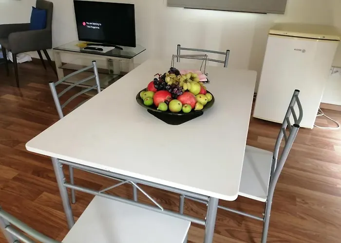 Extremely Comfy With Spacious Private Terrace 10min Walk To The & In Town Larnaka