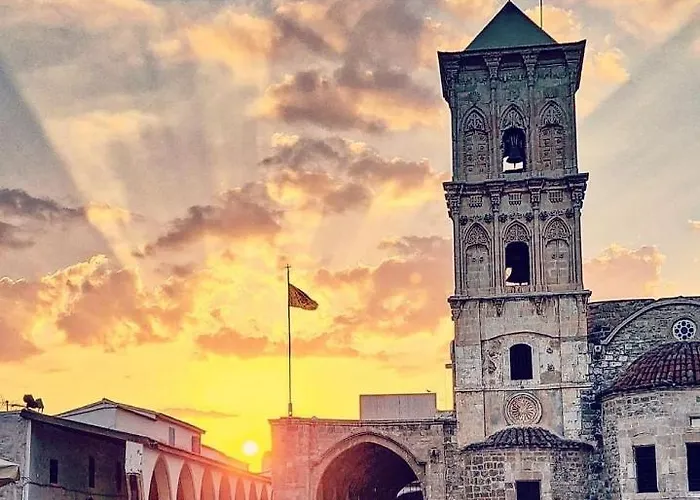 Extremely Comfy With Spacious Private Terrace 10min Walk To The & In Town Ferienhaus Larnaka