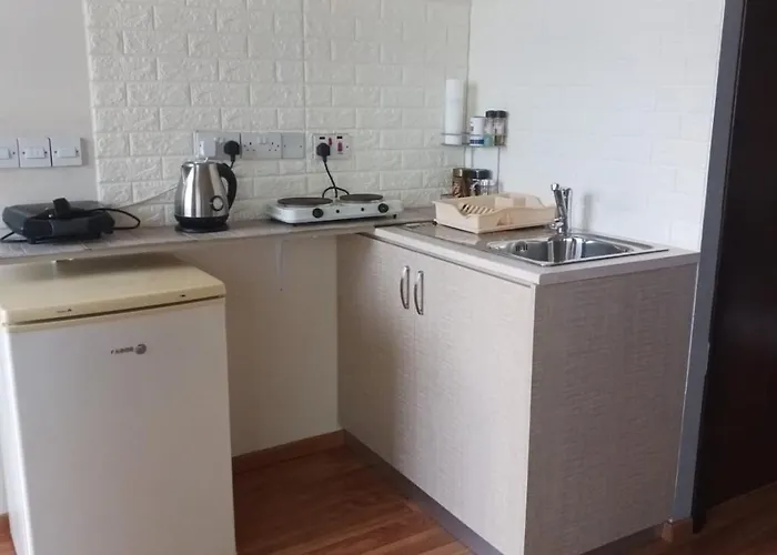 Extremely Comfy With Spacious Private Terrace 10min Walk To The & In Town Larnaka