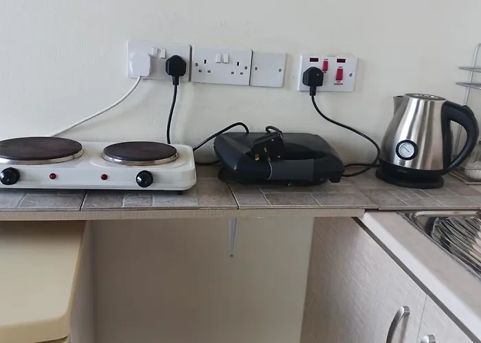 Extremely Comfy With Spacious Private Terrace 10min Walk To The & In Town * Larnaka