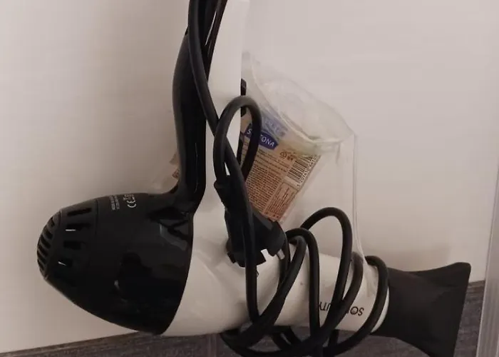 Extremely Comfy With Spacious Private Terrace 10min Walk To The & In Town Ferienhaus Larnaka