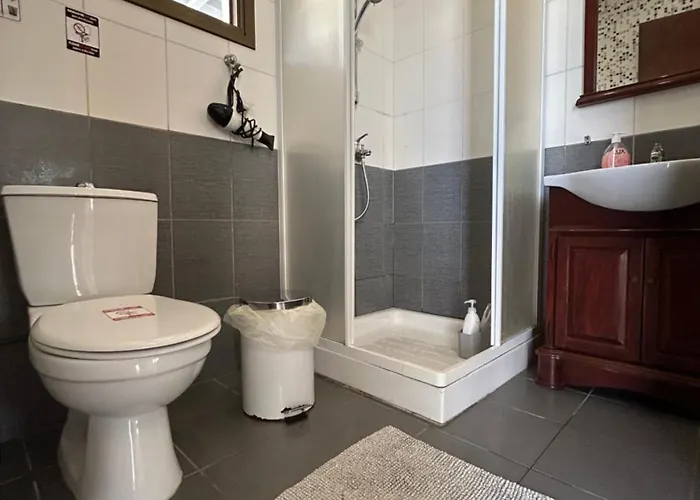 Extremely Comfy With Spacious Private Terrace 10min Walk To The & In Town Larnaka