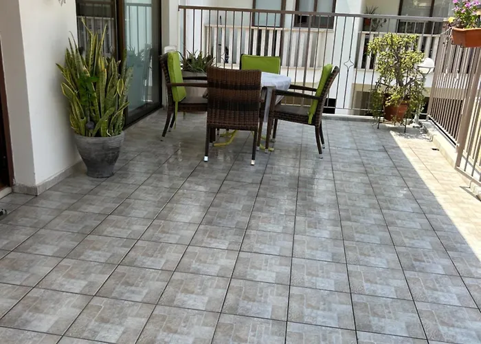 Extremely Comfy With Spacious Private Terrace 10min Walk To The & In Town Larnaka