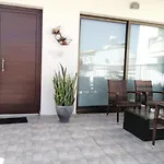 Extremely Comfy With Spacious Private Terrace 10min Walk To The & In Town Nyaraló