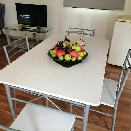 Extremely Comfy With Spacious Private Terrace 10min Walk To The & In Town لارنكا
