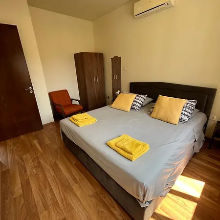بيت للعطل Extremely Comfy With Spacious Private Terrace 10min Walk To The & In Town لارنكا
